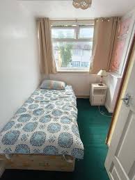 Amazing Single room prefereable for female– Ilford, Essex IG